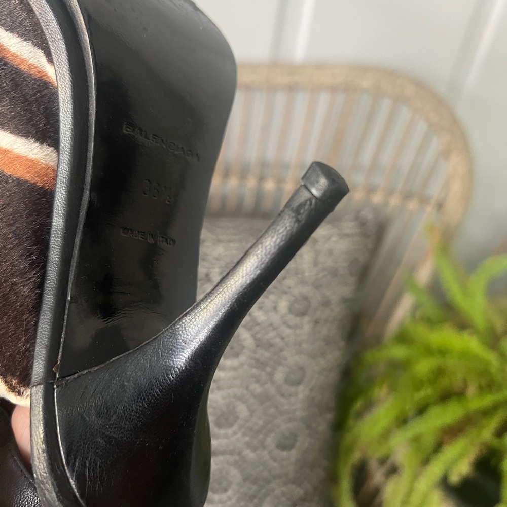 Balenciaga Black and Brown Heels Elegant Design Zebra Print - Picture 15 of 15